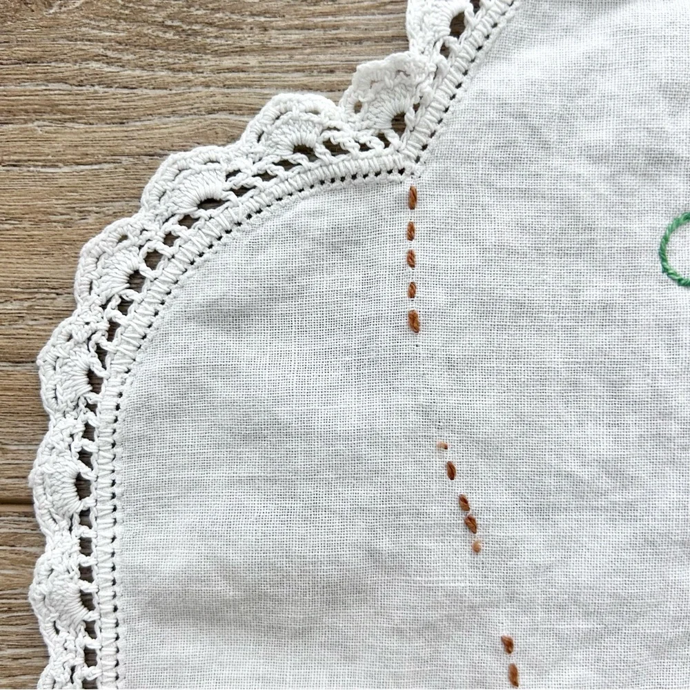 Vintage Embroidery Table‎ Runner Dresser Scarf White Floral Design Soft Romantic